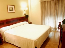 Hotel Reyes Católicos: Room